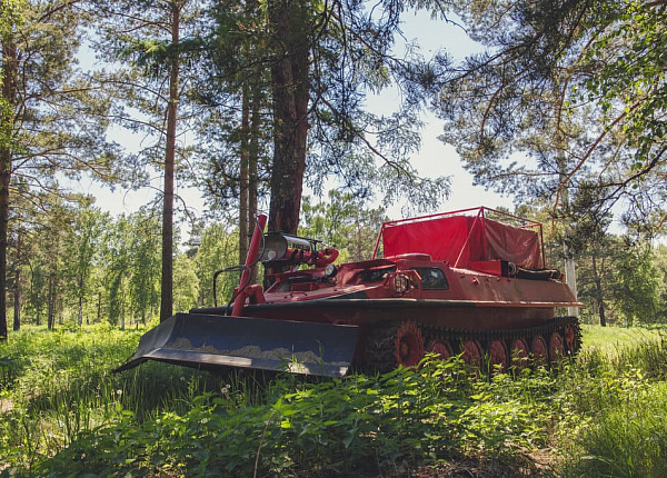 Вездеход аналог МТЛБ с отвалом для нужд подразделений авиалесоохраны